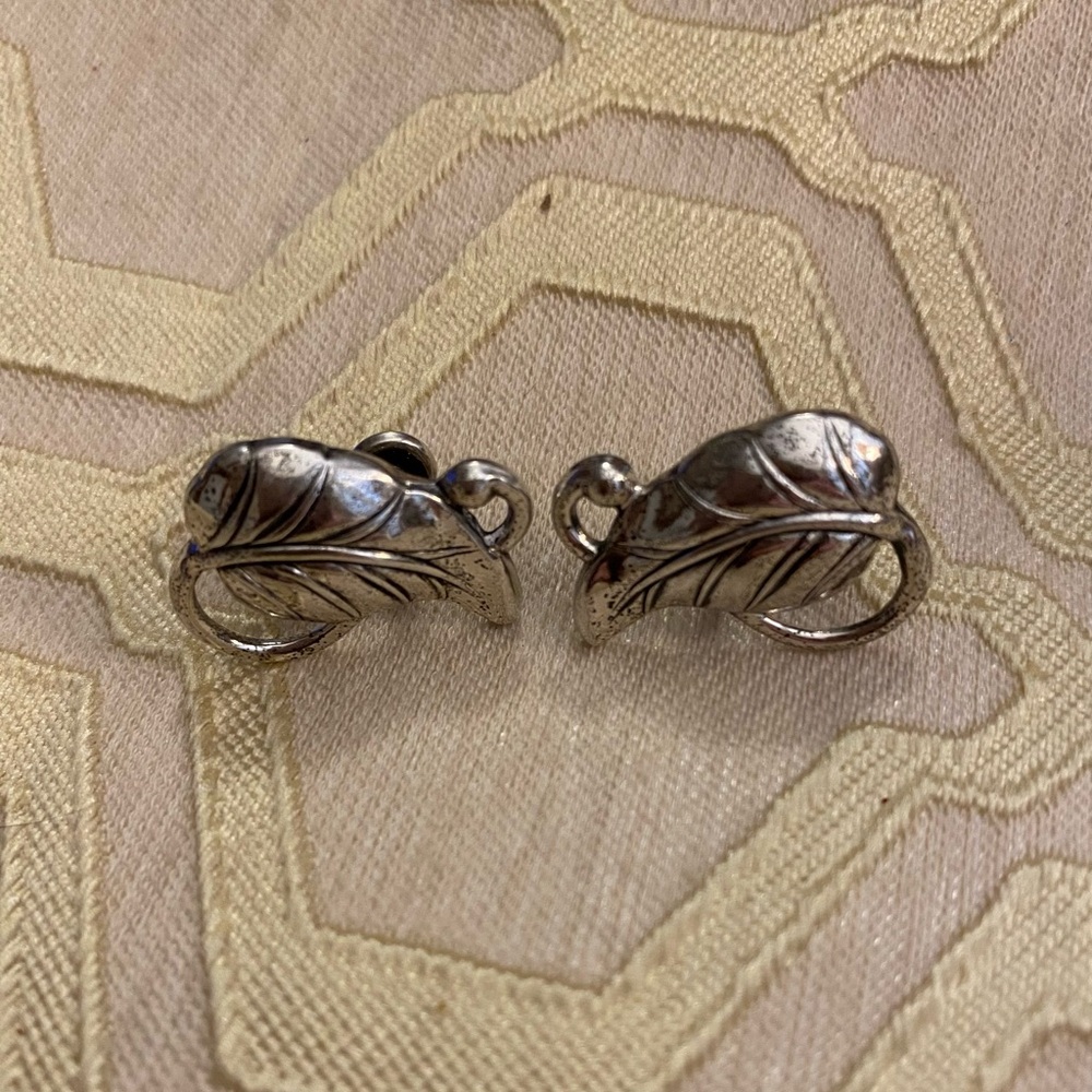 Vintage Sterling Silver Leaf Motif Screw Back Earrings